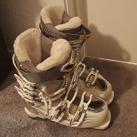 Women's Salomon DivineRS ski boots 6.5 (mondo23.5) - Picture 1 of 12